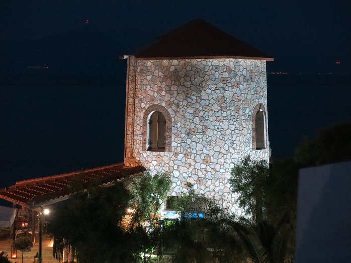 ST41: Hotel bei Nacht (Ptras, Griechenland, 25.05.18)
