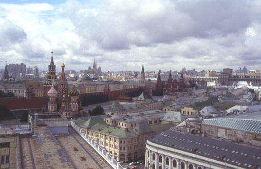 Blick vom Hotel-Dach auf Roten Platz mit Lenin-Mausoleum und Kreml