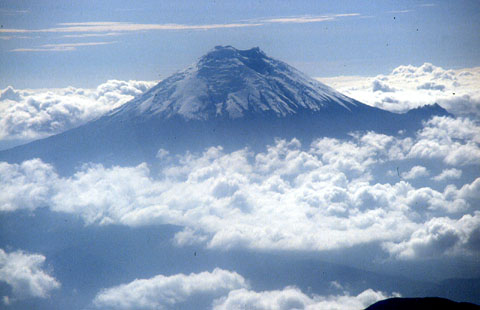 Cotopaxi beim Anflug auf Quito