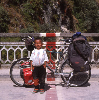 Er ist schon ein waschechter Nepali