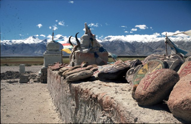 ST2: Mani-Wall I (Western-Tibet-Highway bei Namru, 19.09.05)
