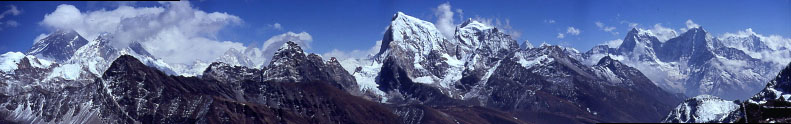 Panorama vom Gokyo Ri, Everest ganz links